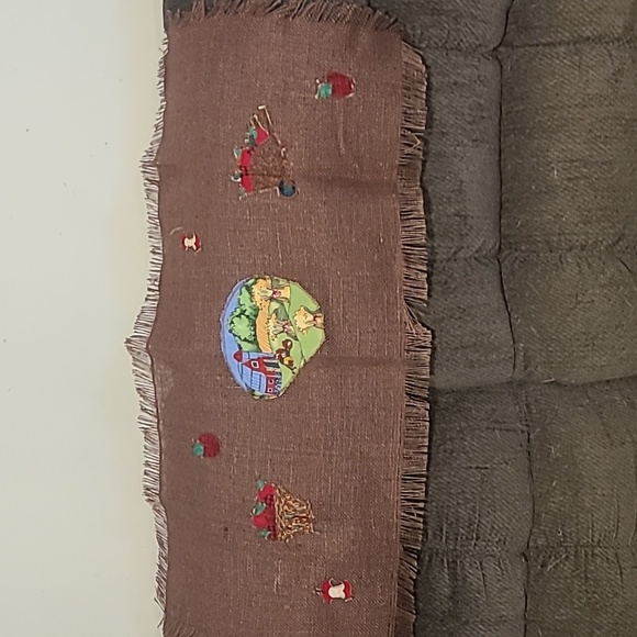 Tablerunner - Picture 1 of 3